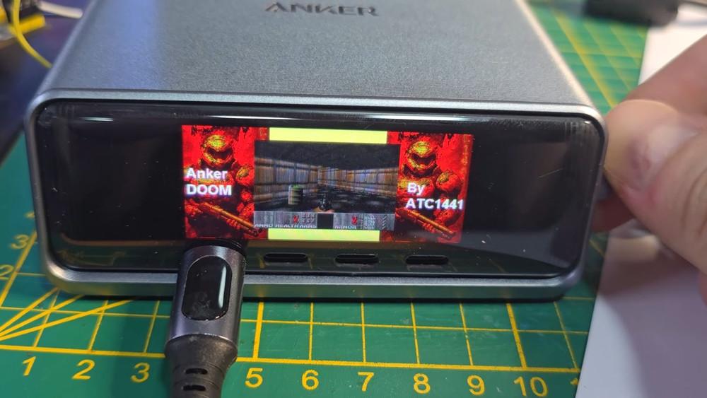 Legendarne Doom uruchomione na… ładowarce Anker!