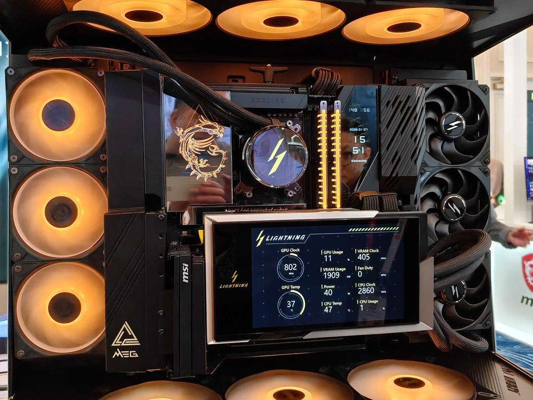 MSI RTX 5090 Lightning Z z 8-calowym wyświetlaczem — ponad 1000 W i apetyt na rekordy