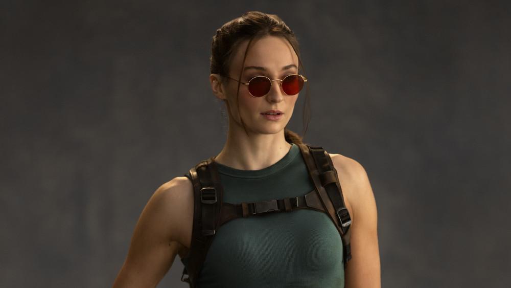 Przerwa w zdjęciach do serialu Tomb Raider po urazie Sophie Turner. Co wiadomo o produkcji?